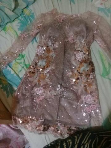 Vestido todo em tule bordado