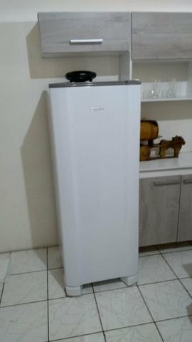 Geladeira Esmaltec