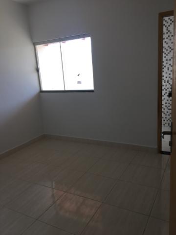 Carolina Parque Casa com varanda na frente com dois quartos sendo um suíte com ducha - Foto 12