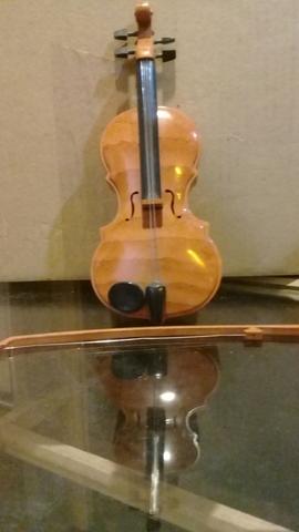 Violino de brinquedo a pilha Funcionando