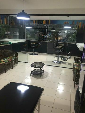 Barbearia com estúdio de tatuagem