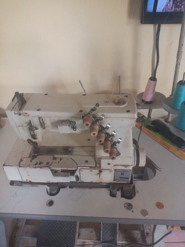 Máquina de costura goleira