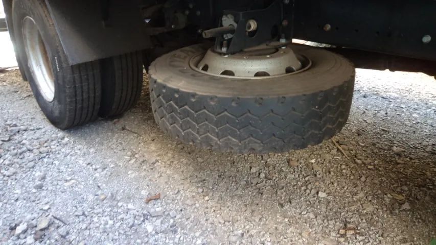  Caminhao Atego,Mercedes 1718 toco com bau de aluminio de 7 metros - Foto 4