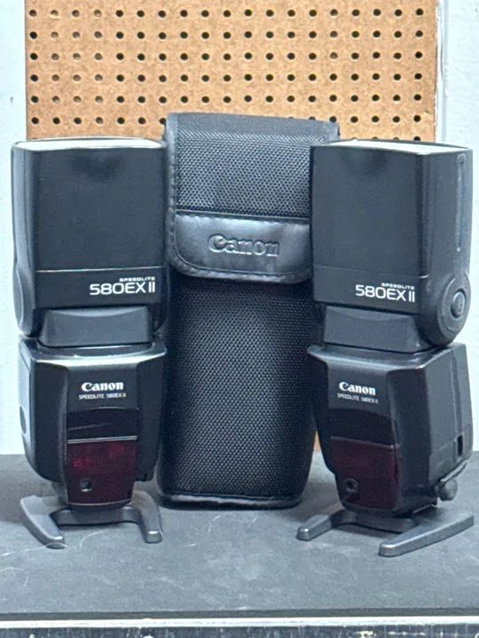 2 Flasha Canon EX II - R$ 850,00 cada
