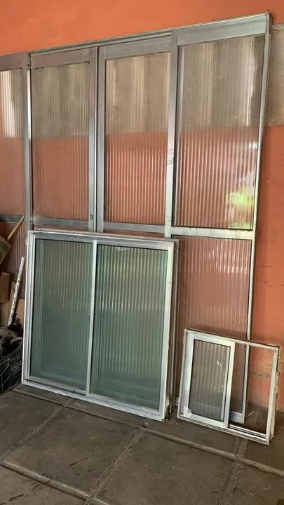 Vendo 01 Janela e 01 Porta em aluminio no precinho pra vender logo!