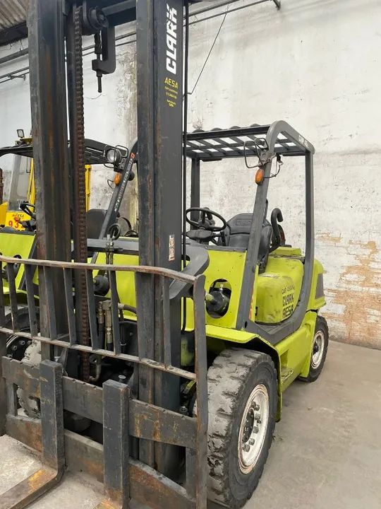 Empilhadeira CLARK, CMP45L, Capacidade 4.500Kg - Foto 2