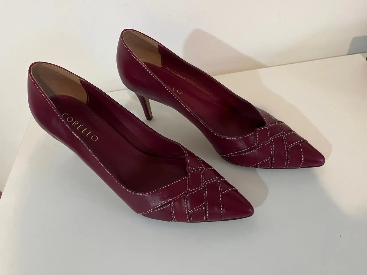 Scarpin Corello novinho lindo 36 vinho 