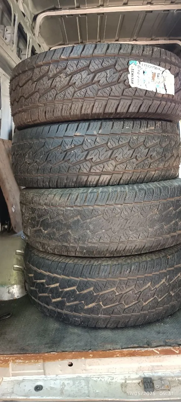 4 Pneus LT 315/75/16 Delinte