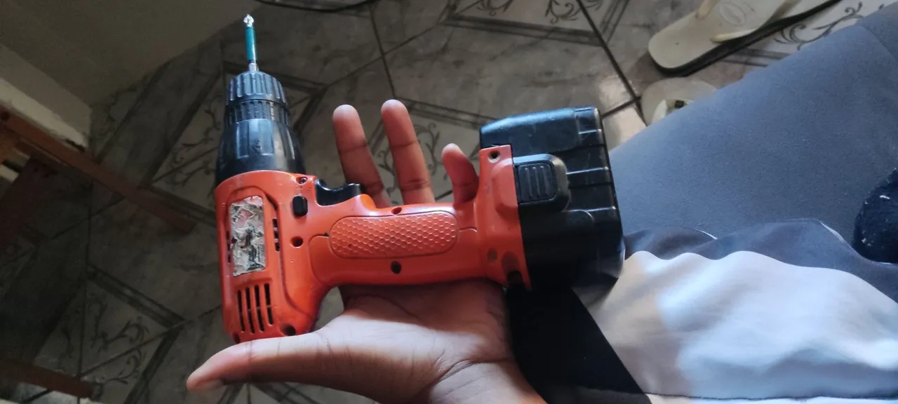 Furadeira/Parafusadeira Black & Decker