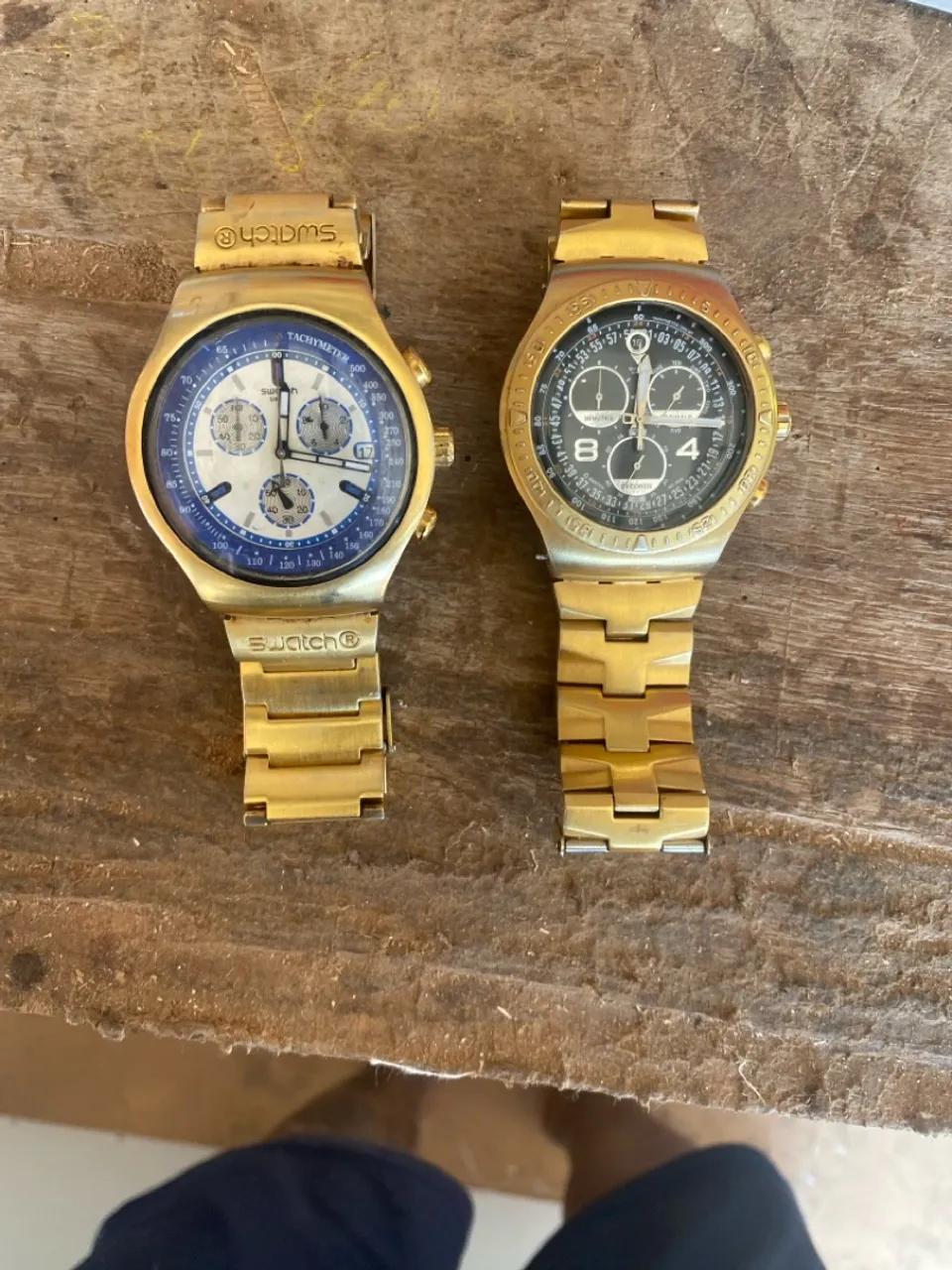 Relógios Swatch dourados