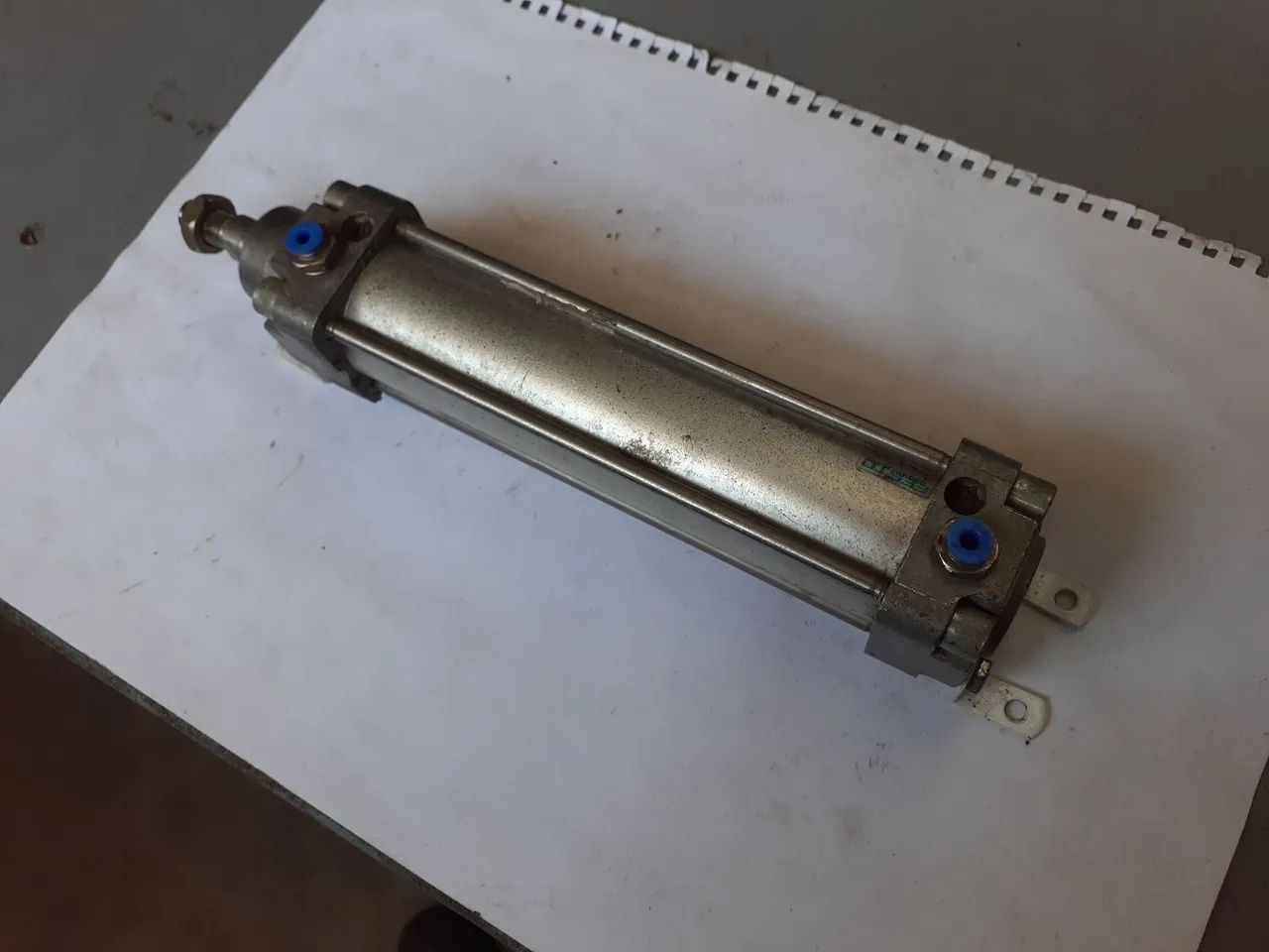 Pistão pneumático 130mm de curso excelente estado. 