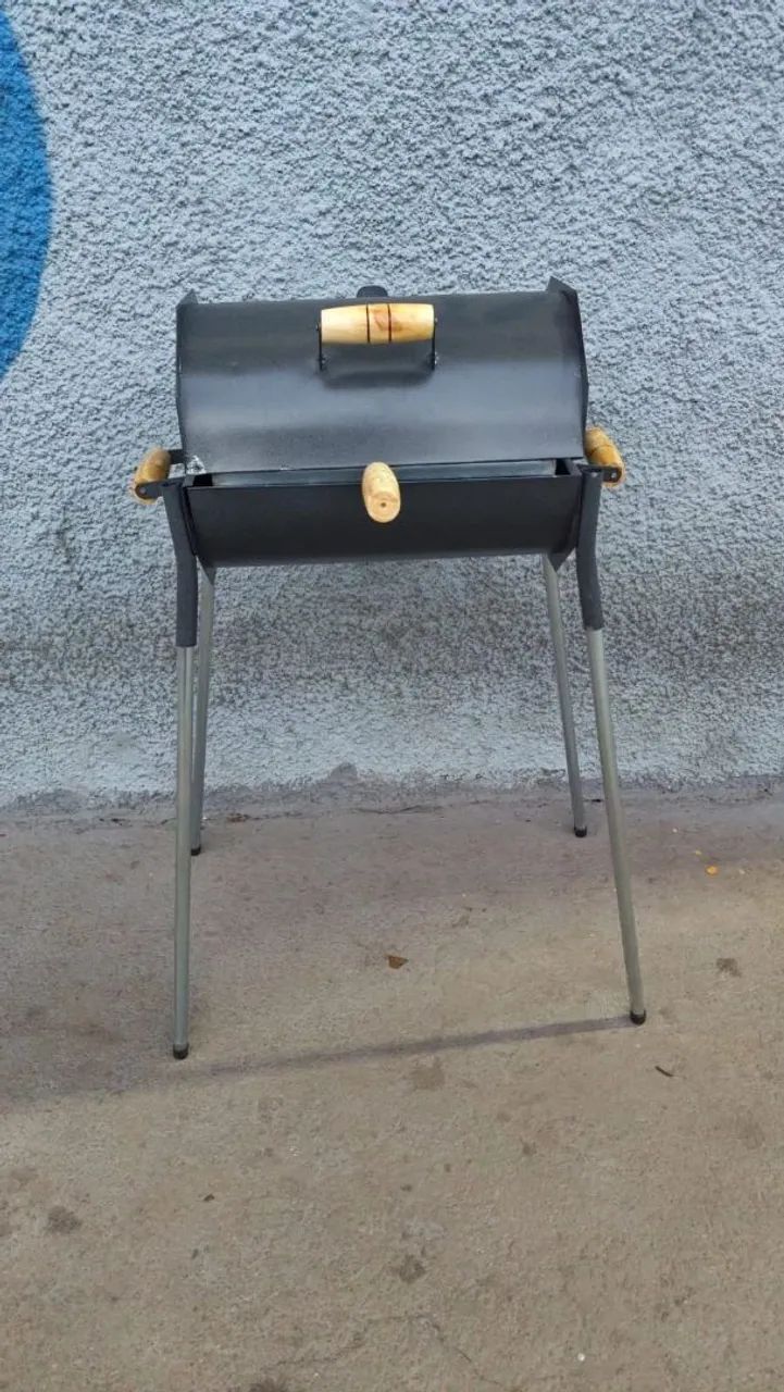Churrasqueira bafinho com pé 