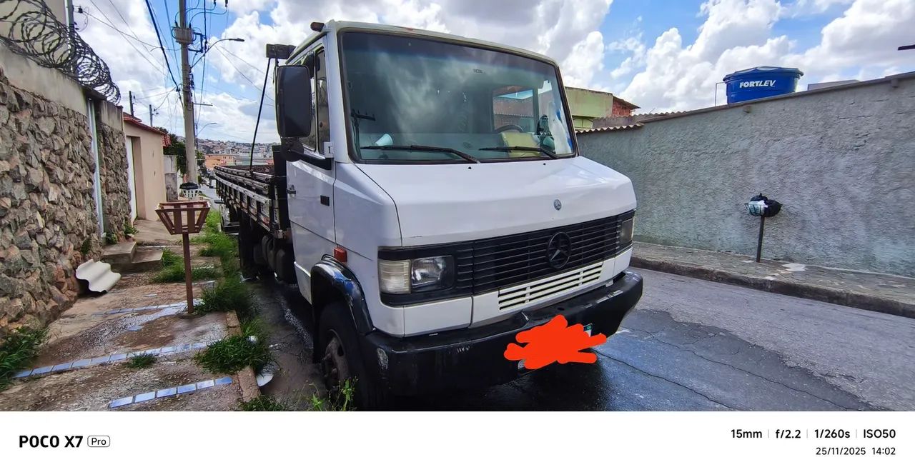 Caminhão Mercedes 912