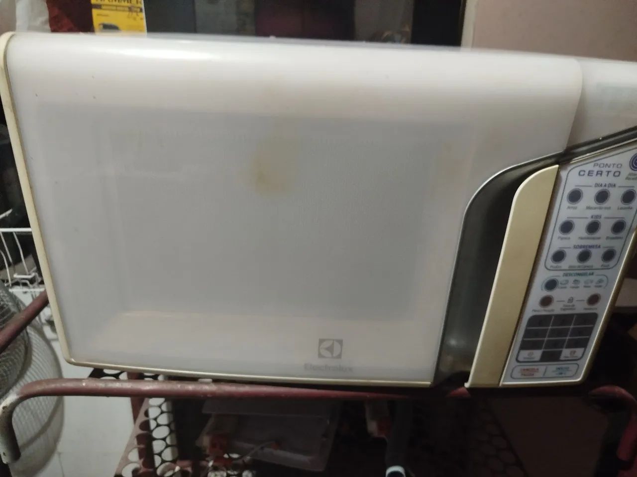 Vendo microondas Eletrolux, 31 litros. Retirar no Bairro do Limão, zona norte.