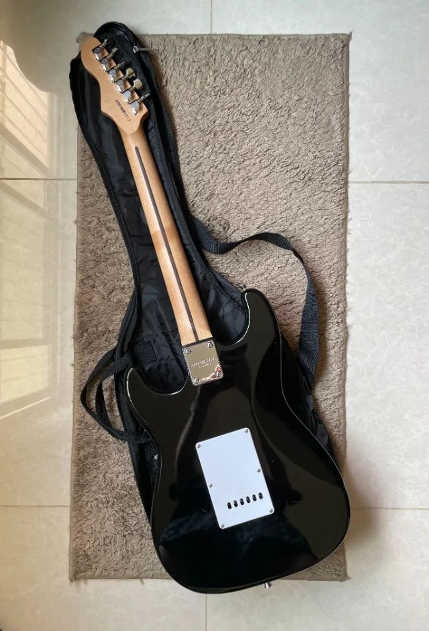 Guitarra Michael Stratocaster64520755123330121