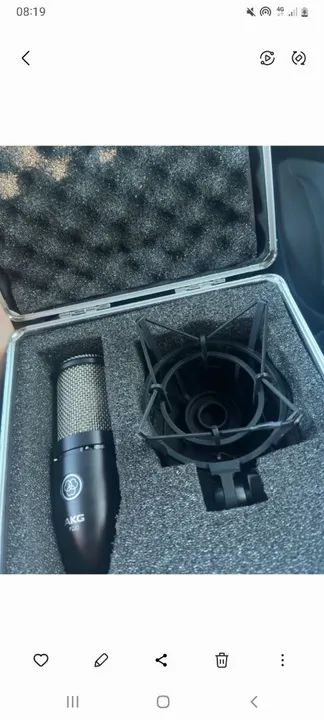 Microfone AKG P220 com Shock Mount