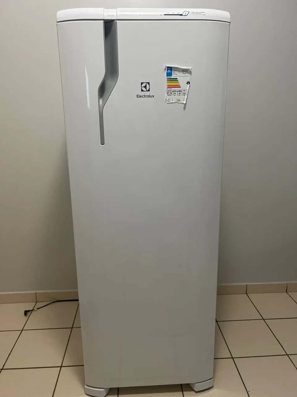 Geladeira Eletrolux 274 litros Frost-Free - 6 meses de uso