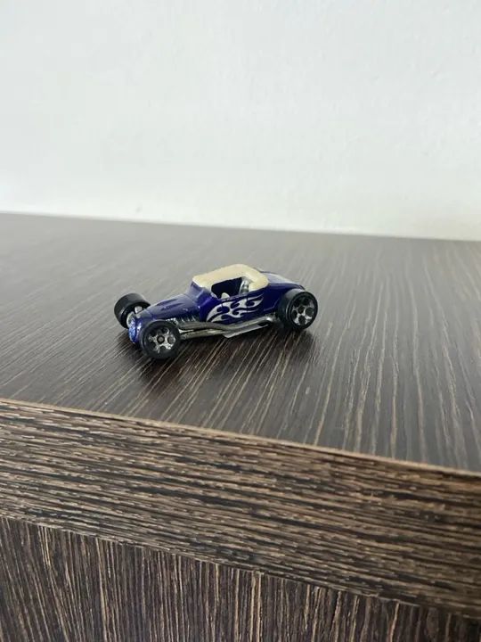 Carrinho Hot Wheels - Azul e Branco