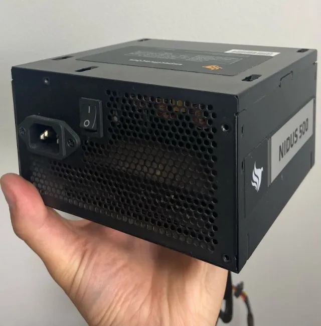 Fonte Pichau Nidus 500, 550W, 80 Plus Bronze, Preta