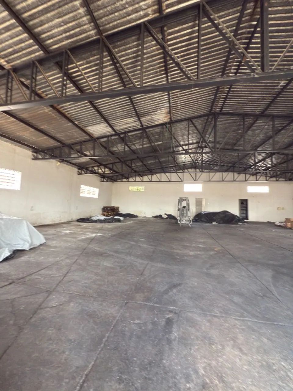 Oportunidade Estratégica: Galpão Comercial com Localização Premium - Foto 4