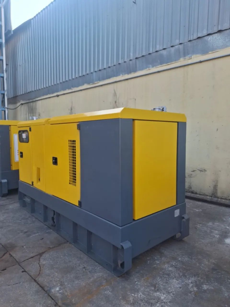 GERADOR DE ENERGIA 85KVA ATLAS COPCO SILENCIADO ANO 2012