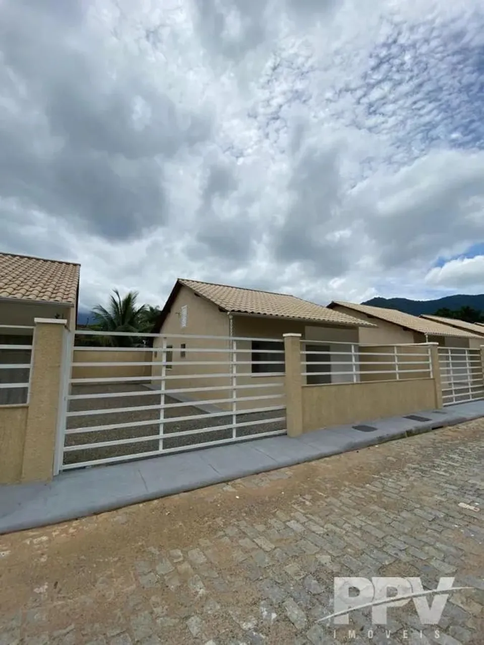 Casa em Condomínio para Venda em Guapimirim, Cotia, 2 dormitórios, 1 suíte, 2 banheiros, 1