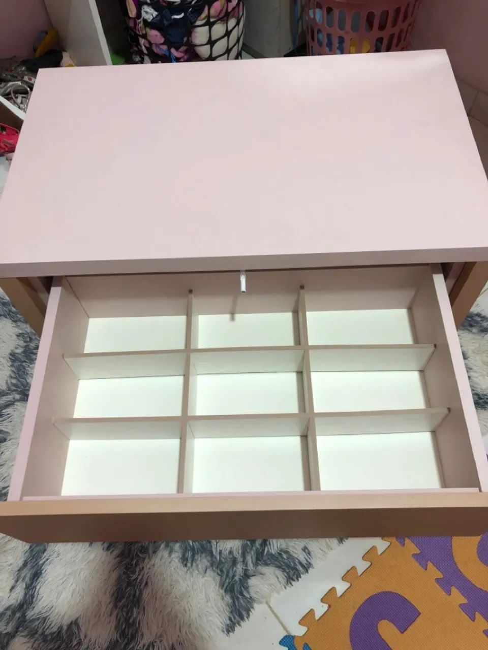 Penteadeira com gavetas e divisórias