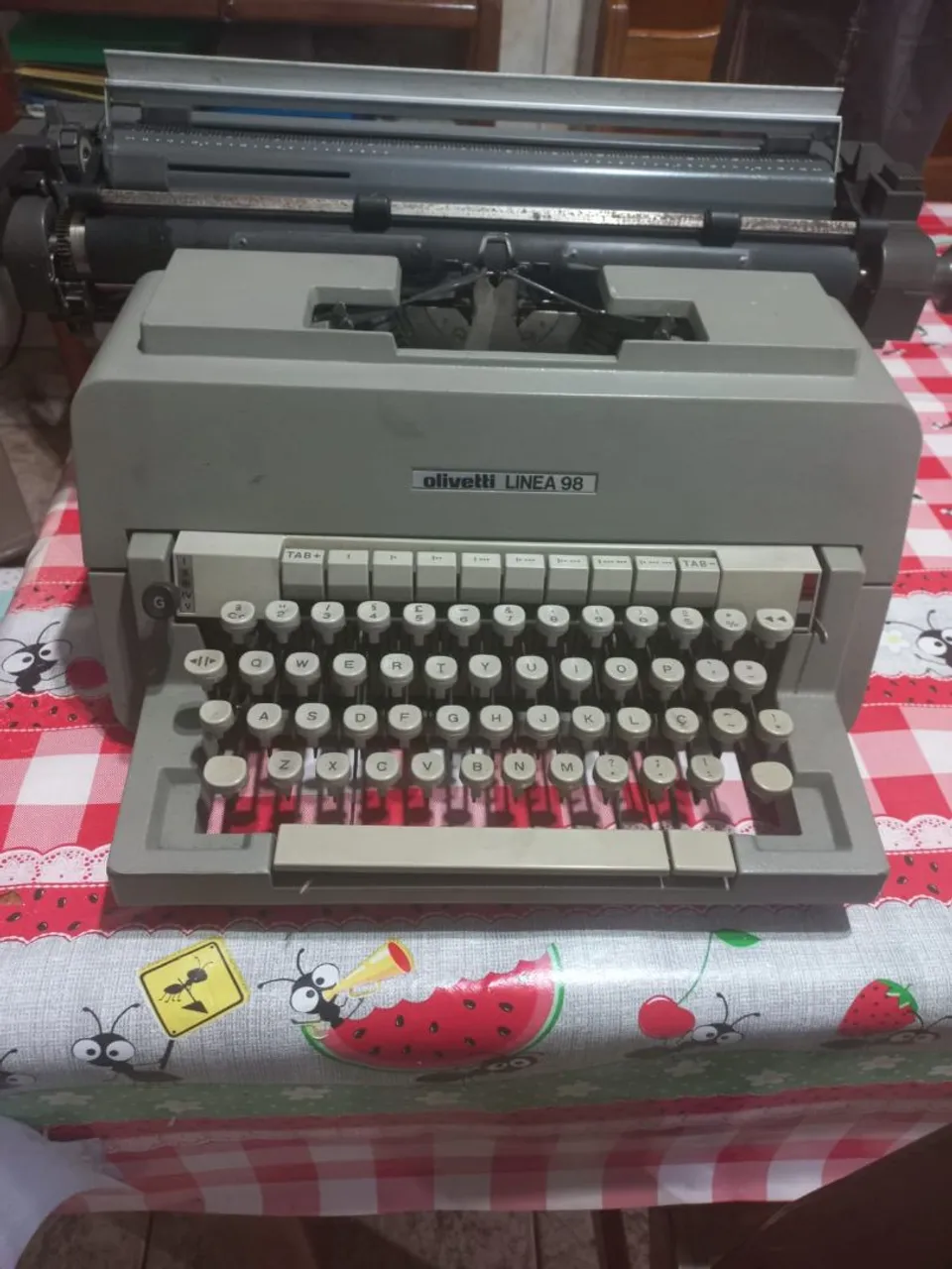 Máquina de escrever Olivetti Lettera 32 Máquina - Antiguidades