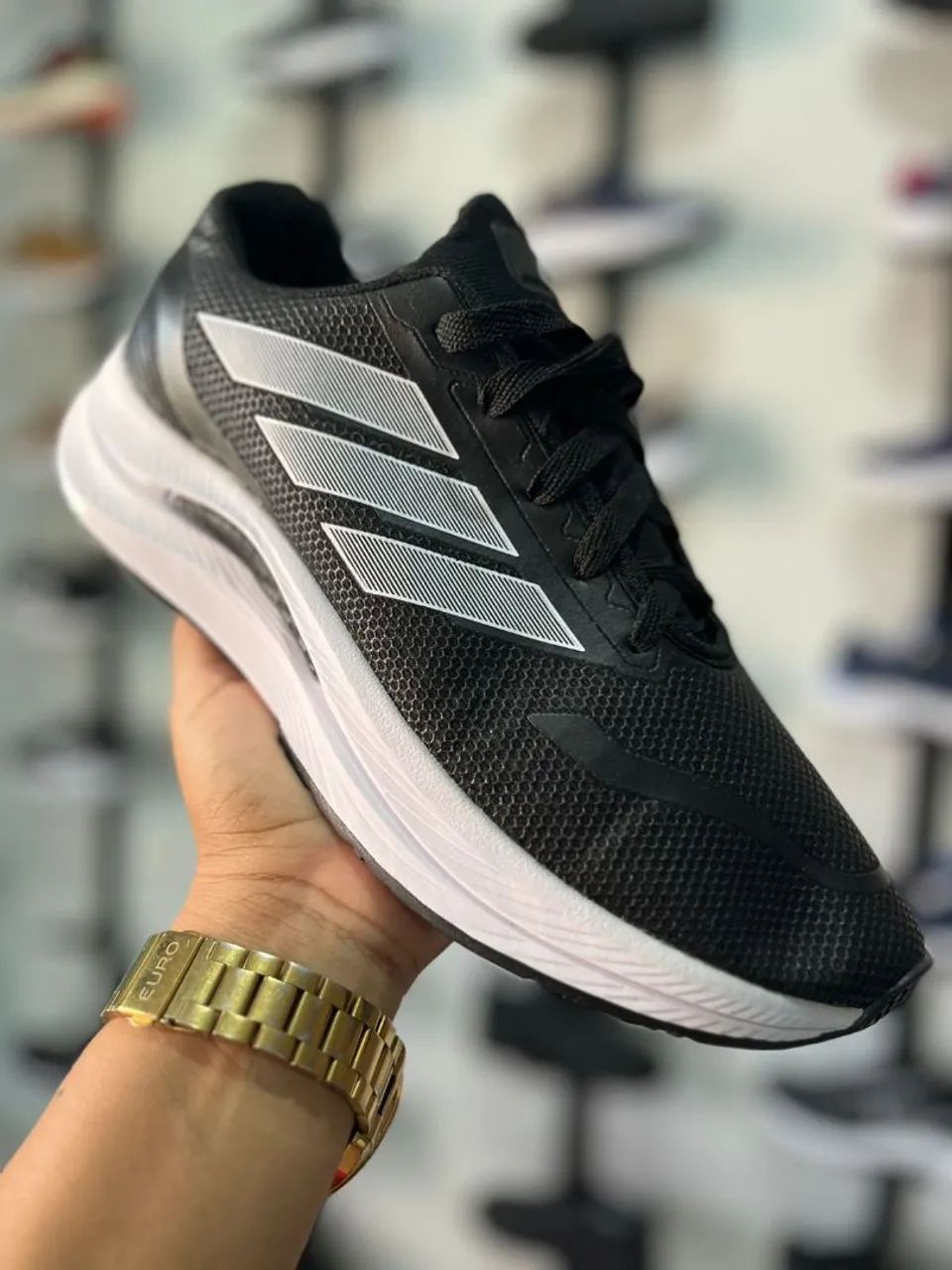 Tênis Adidas Marrom - Conforto e Estilo! - Foto 3