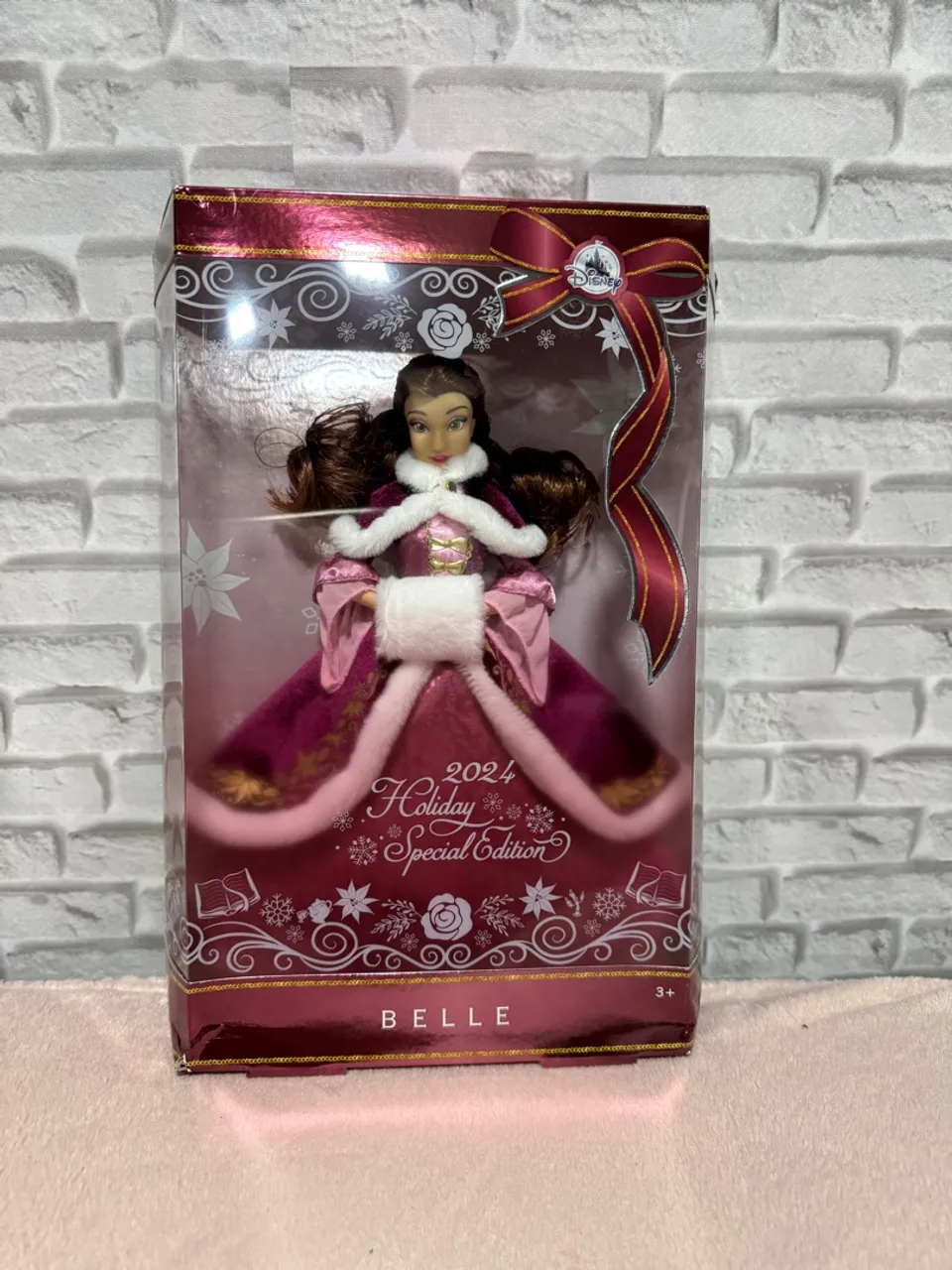 Boneca Colecionável Belle Holiday Special Edition 2024