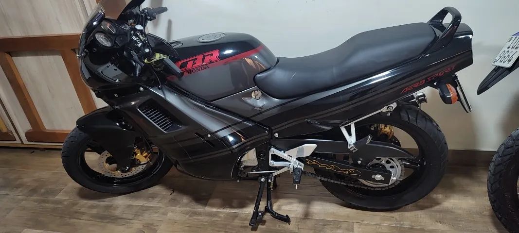 Vendo CBR 450,ano 1989