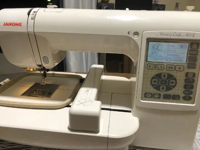 Máquina de Bordar Janome Craft 200E