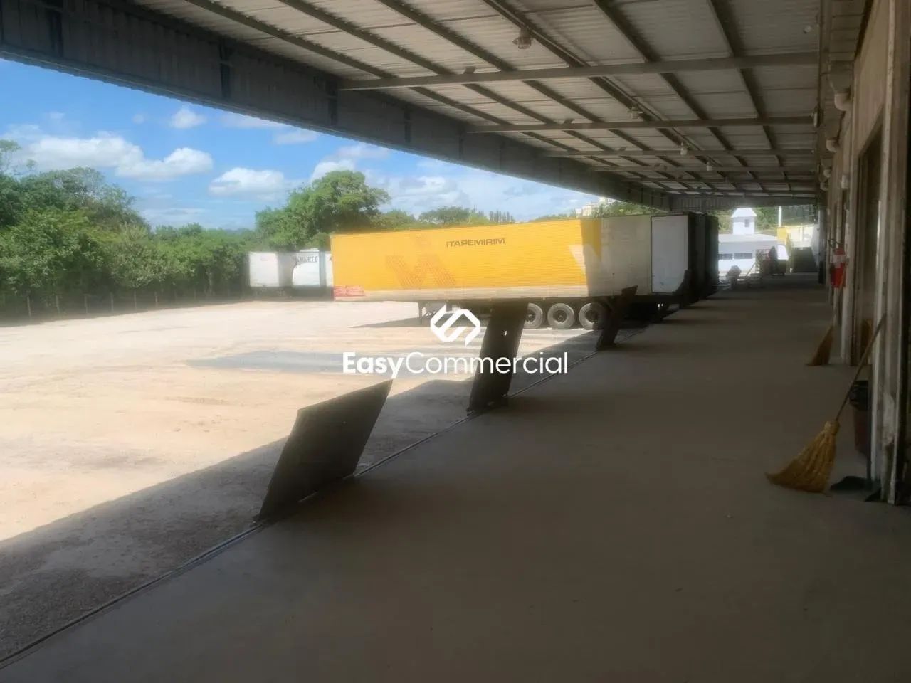 Galpão de 4.690m² com 8 docas em Gaspar - SC - Foto 2