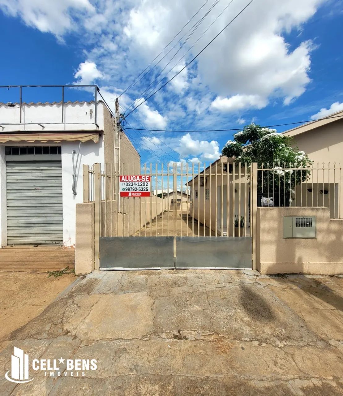 Casa residencial na Av. Fernando Costa