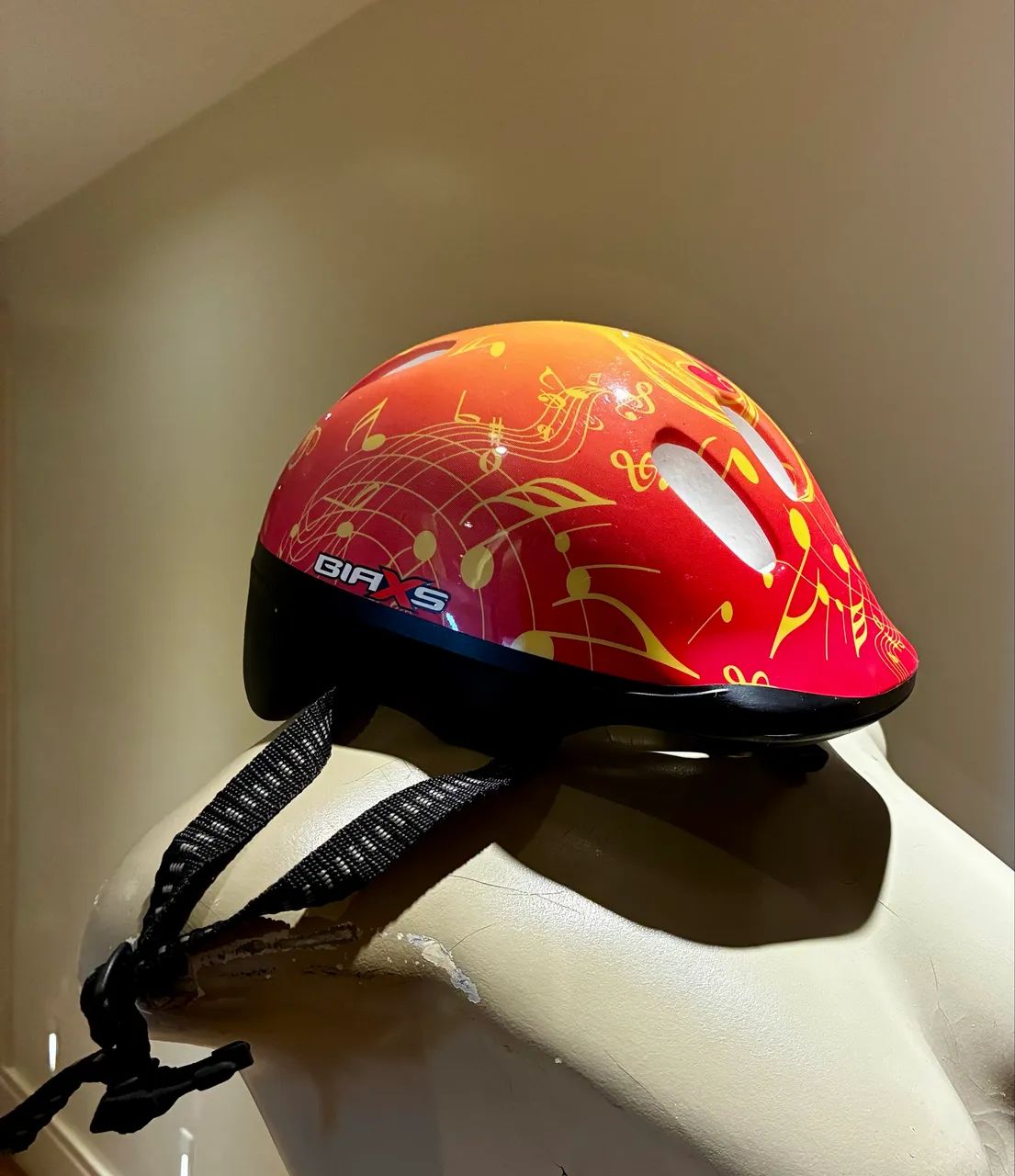Capacete infantil - GIA XS - excelente estado - com alças - para bike e patins