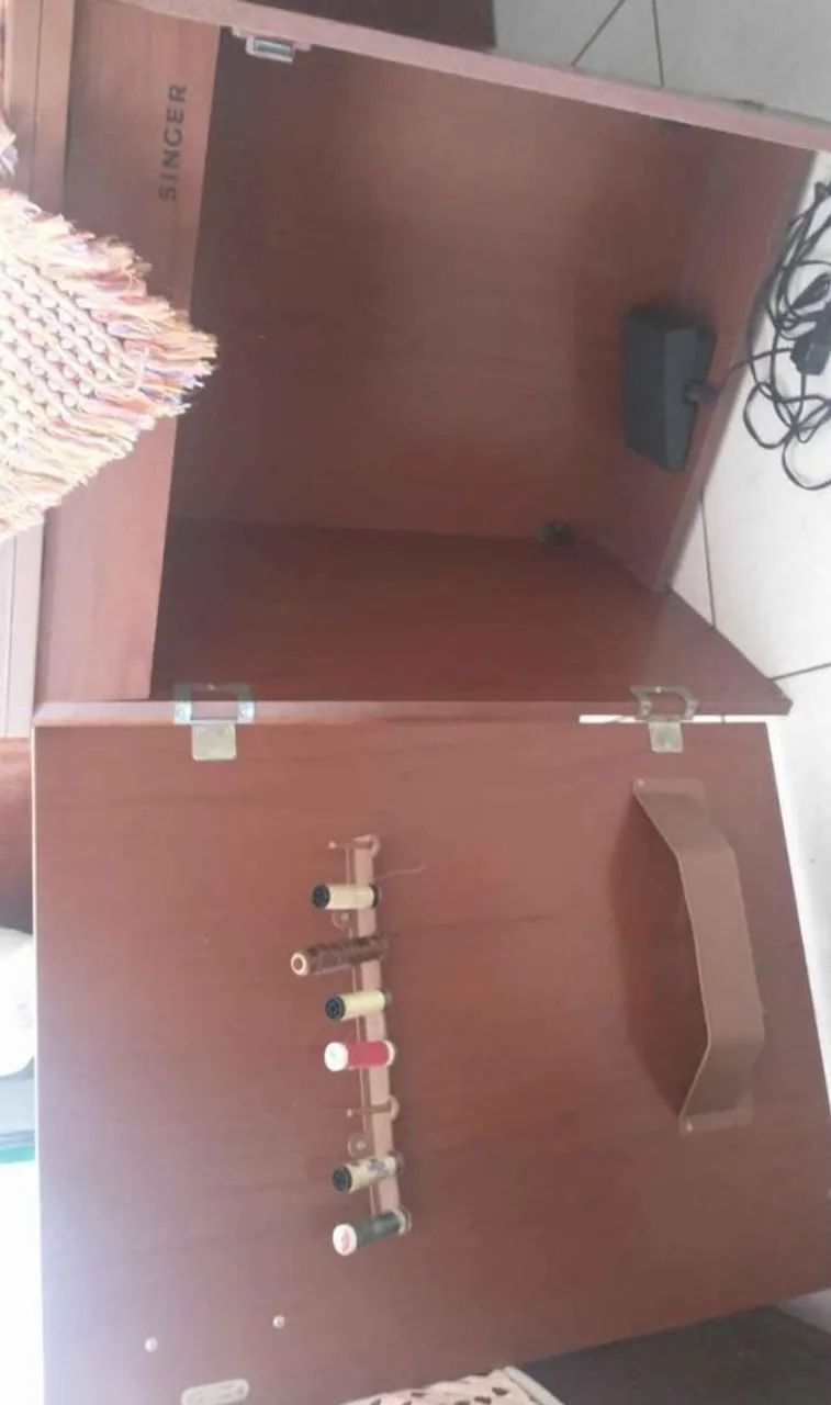 MÁQUINA DE COSTURA SINGER EXPRESSÃO 10 + GABINETE ORIGINAL - Foto 3