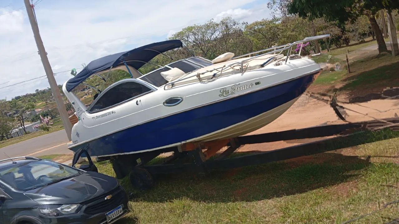 Lancha Commodores 230 2010 impecável