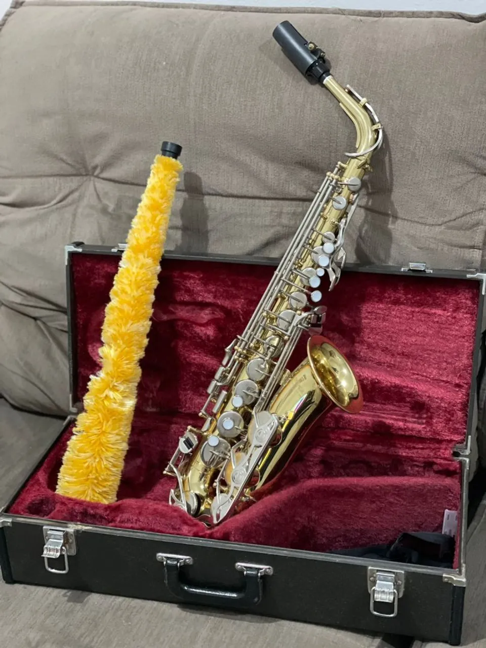 Saxofone Yamaha YAS25 alto Mi b Dourado Completo