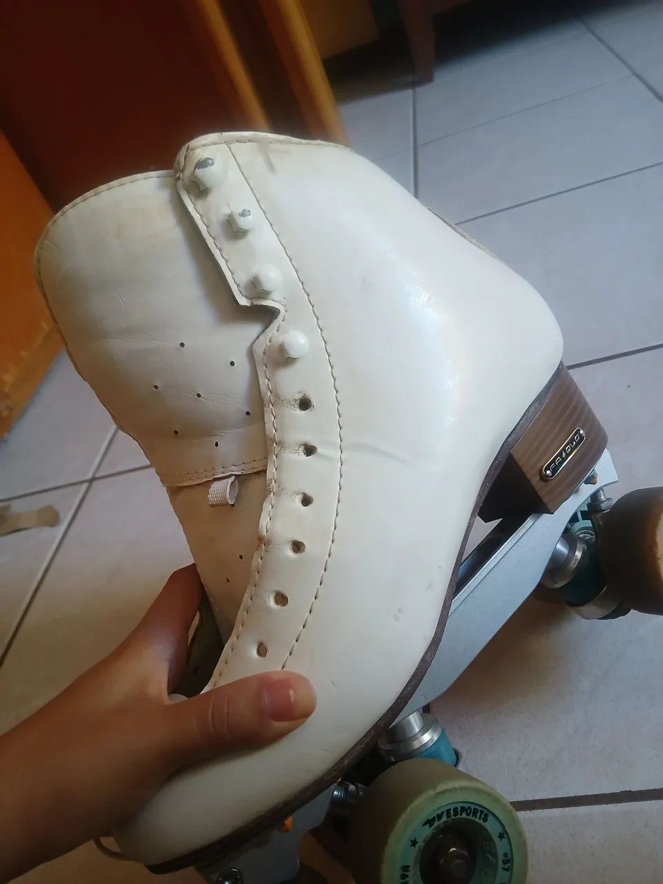 Patins Rye quatro rodas com marcas de uso - Foto 2