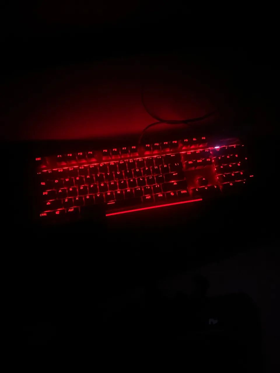 Vendo teclado hyperx bem novo só vendo  - Foto 2