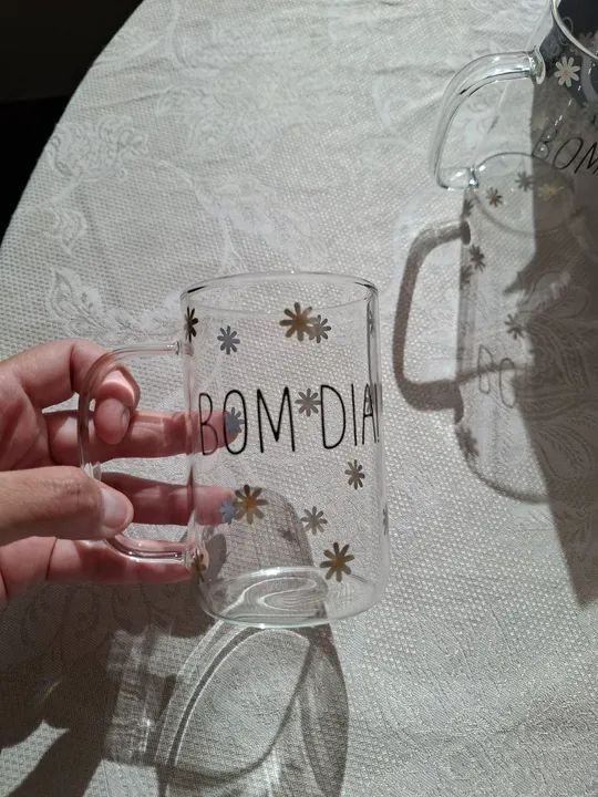 Dupla de xícaras de vidro novas da Wolff com estampa de flores 'Bom dia' - Foto 5