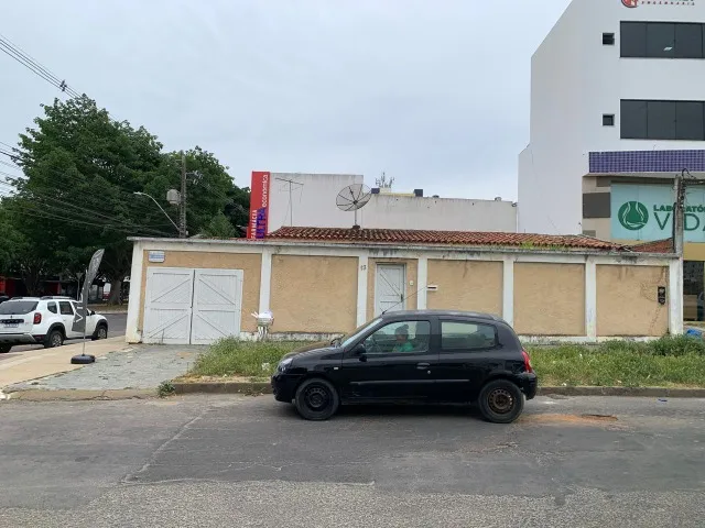 Lojas e salas para locação na Avenida Olívia Flores