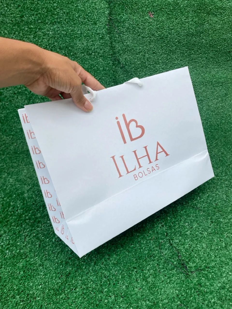 SACOLA PERSONALIZADA DE PAPEL (PARA PRESENTE) - Foto 2