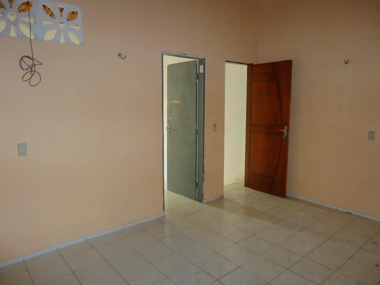 Alugo casa com 1 quarto, toda reformada, no Bonsucesso
