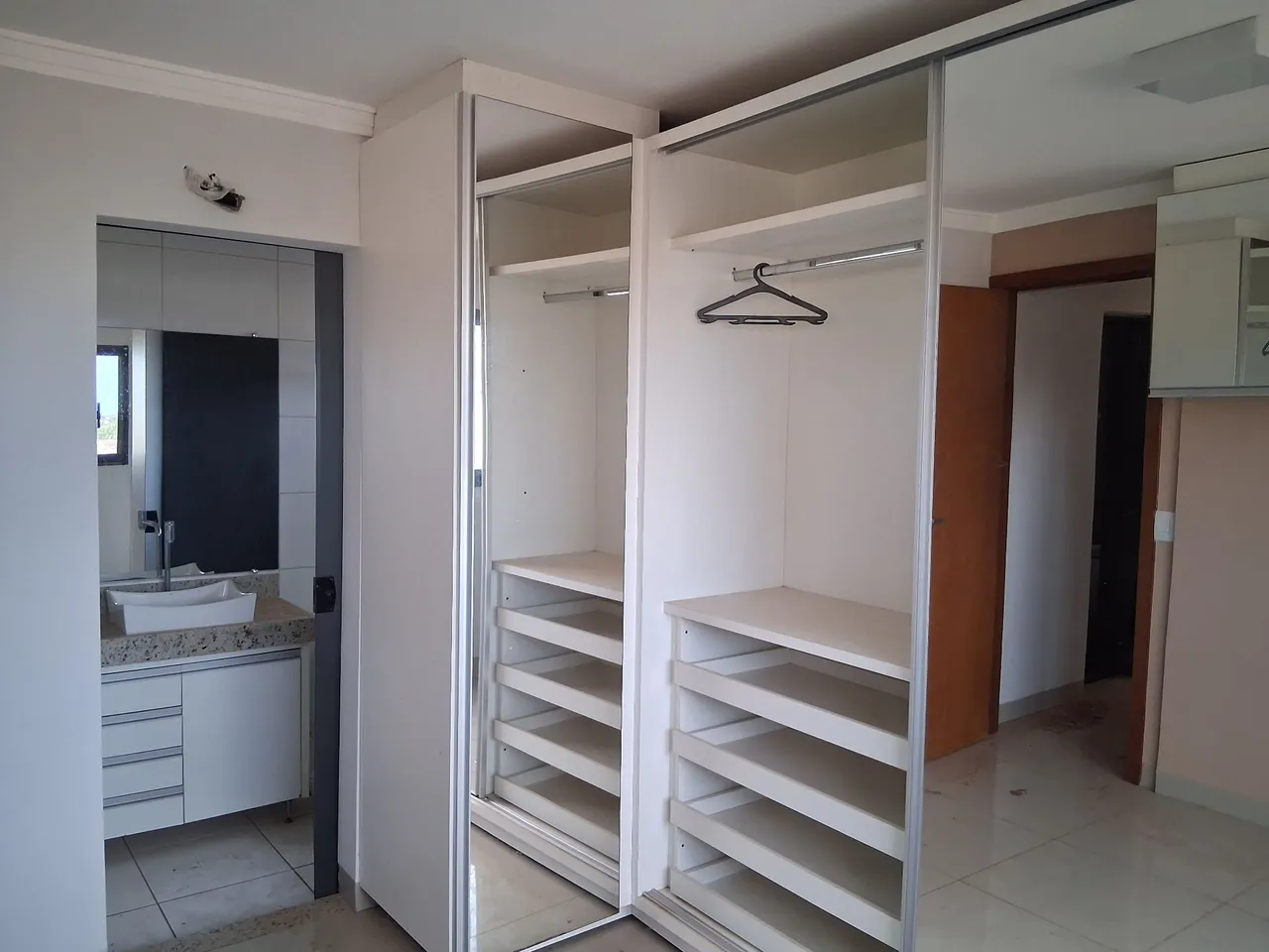 ALUGA APARTAMENTO DUPLEX NA 706 SUL