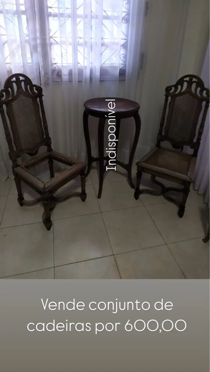 Cadeiras antigas de madeira 