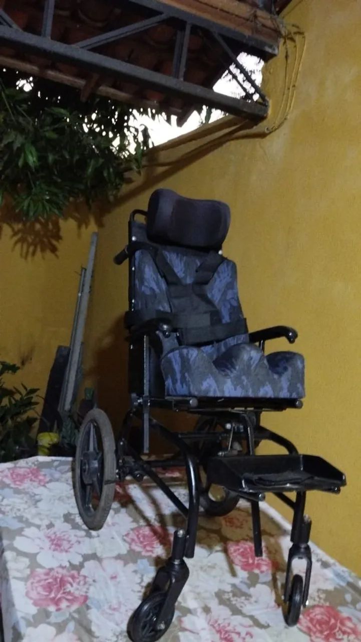 Cadeira de rodas infantil 