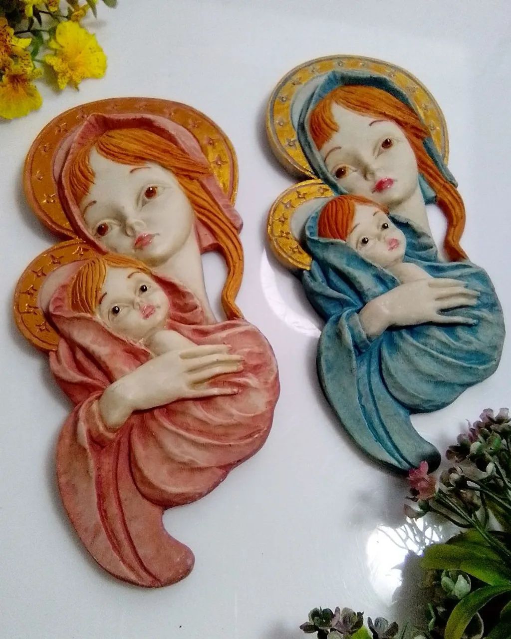 Antigas Esculturas de Parede em Porcelana - Maria e Menino Jesus  - Foto 4