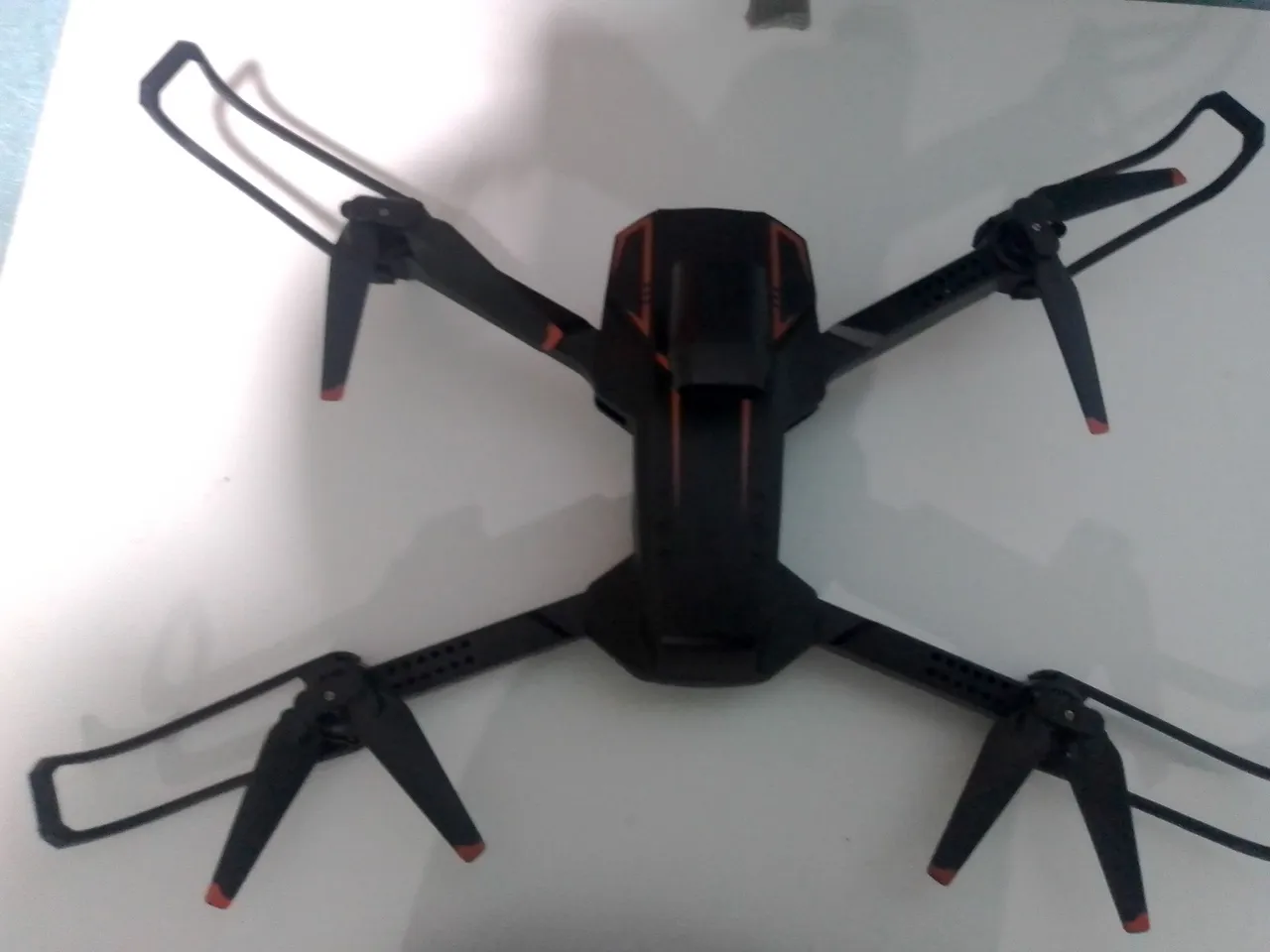 Drone e um celular iPhone 6 para ver imagens