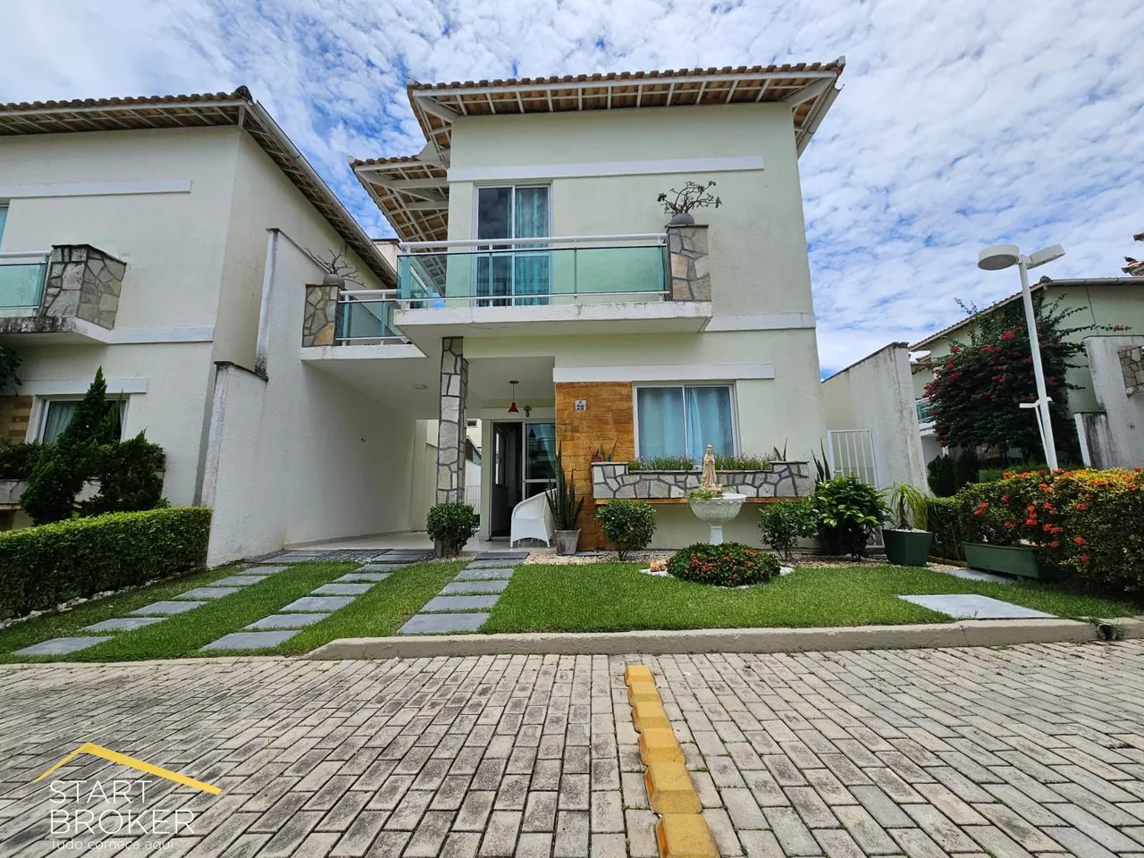 Casa de Condomínio com 4 Suítes e 4 banheiros à Venda, 144 m² por R$ 720.000